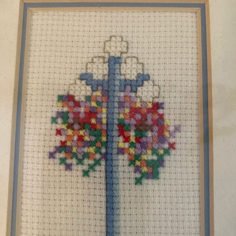 Vintage Handcrafted Framed Cross Stitch Print Lamp Post Hanging Flowers 5X7 - Picture 7 of 9